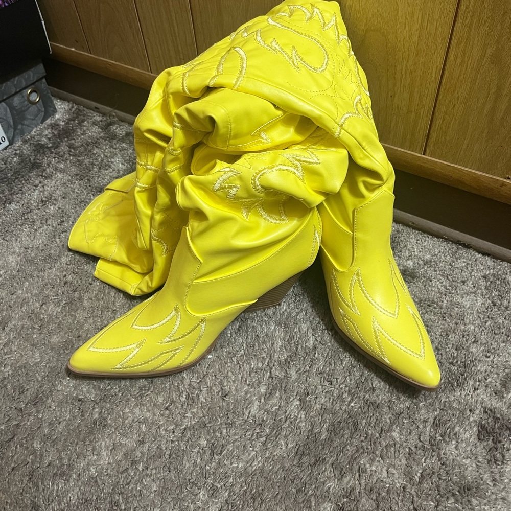 Canary yellow Cowgirl boot, size 10, Styles easily, they are a statement alone!!